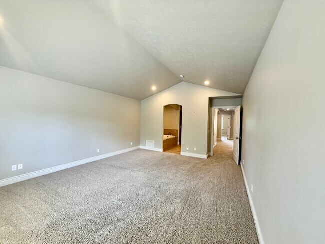 Building Photo - 2034 E 4500 S