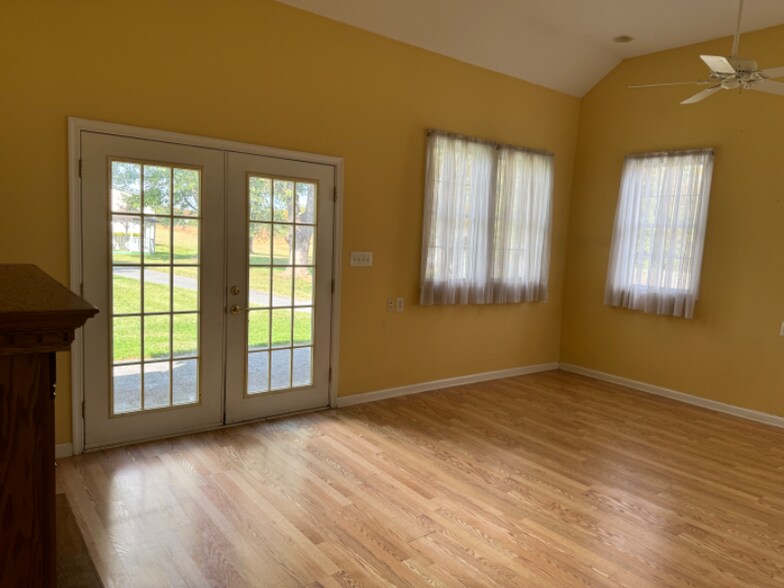 Building Photo - 105 West St