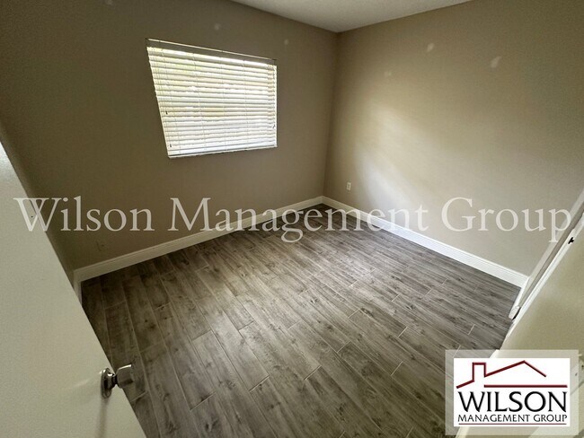 Building Photo - 643 David St