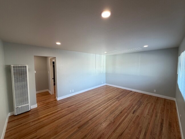 Building Photo - 969 Elgin St