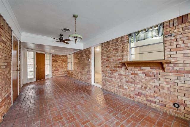 Building Photo - 1002 Majors Dr