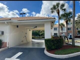 Building Photo - 2203 Myrtlewood Cir E