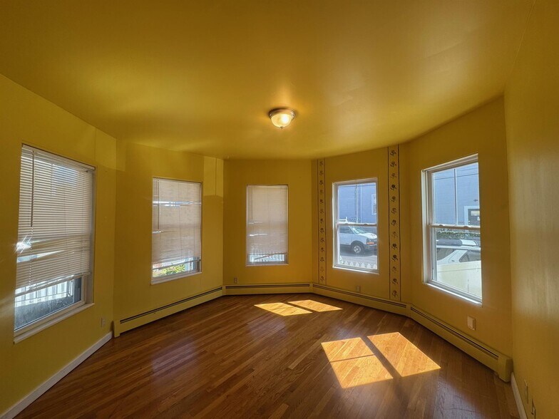 Building Photo - 71 Winchester St