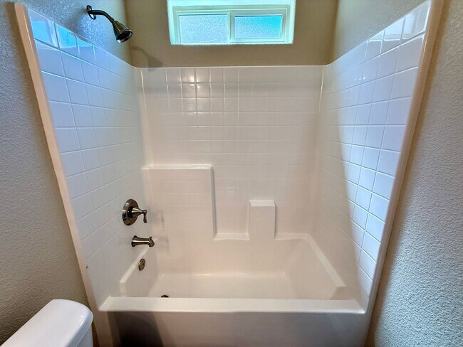 Building Photo - Beautiful 4-Bedroom Home for Rent in Cerba...
