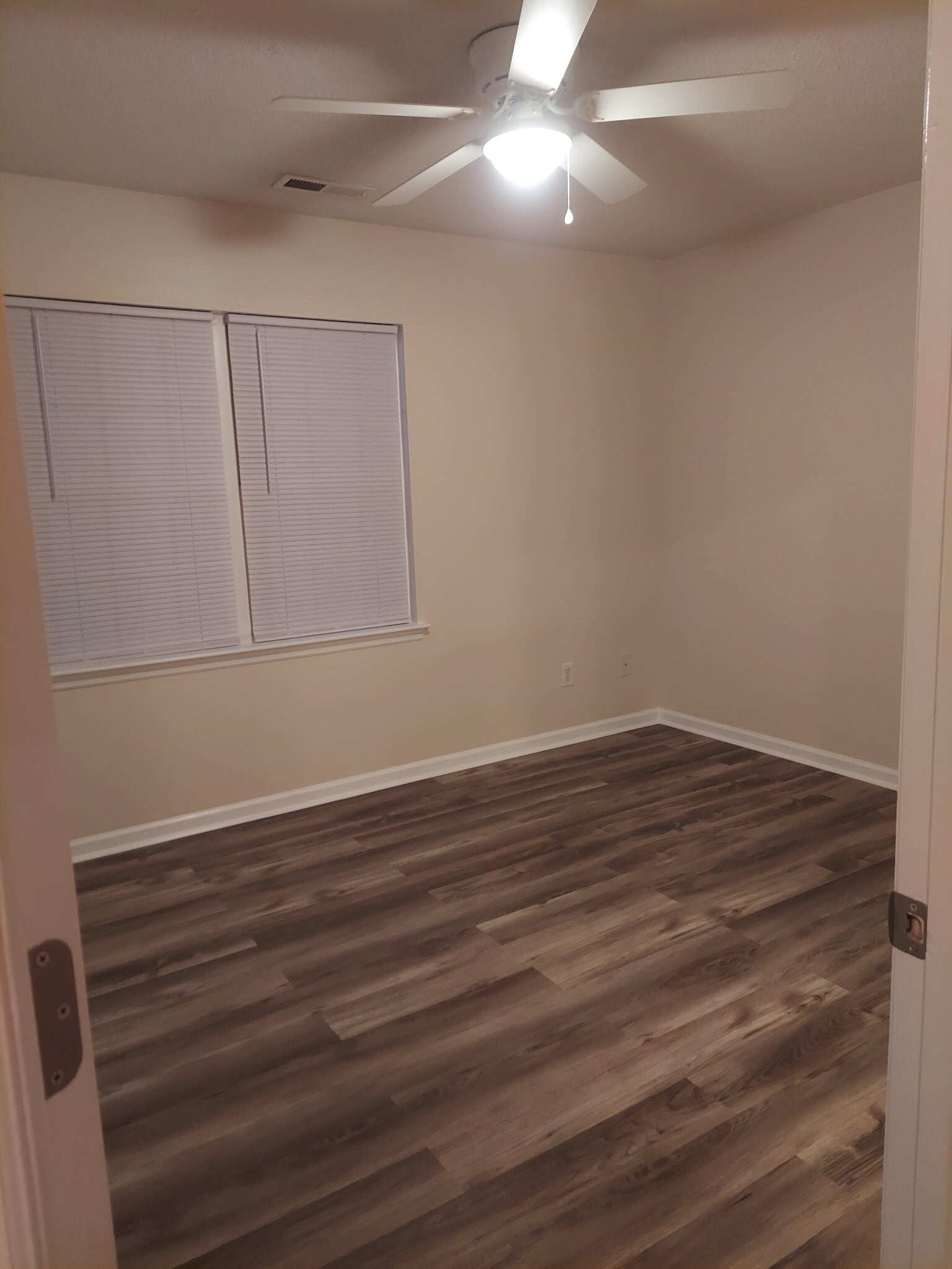 Bedroom 2 - 211 Pinegrove Ct