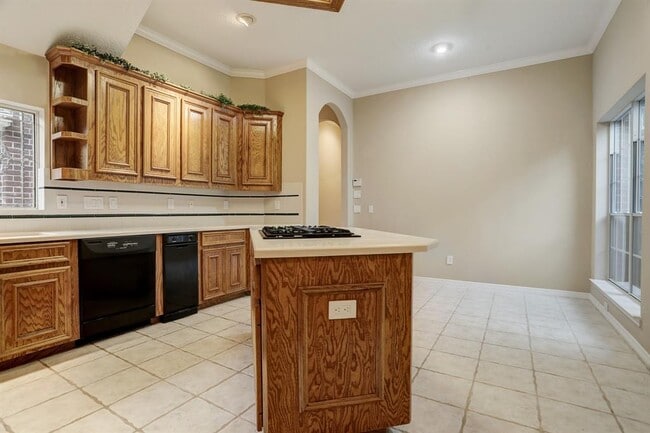 Building Photo - 316 Parkwood Village Dr
