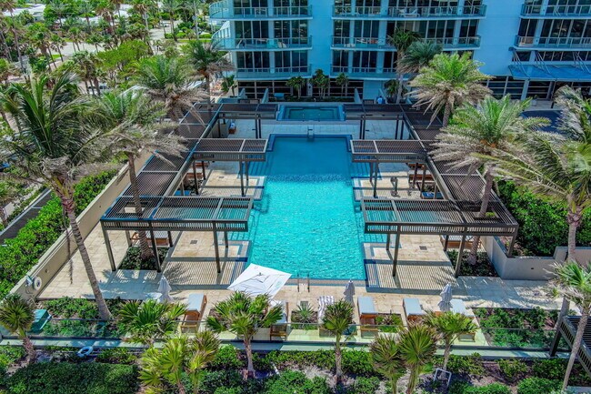 Building Photo - 3100 N Ocean Dr