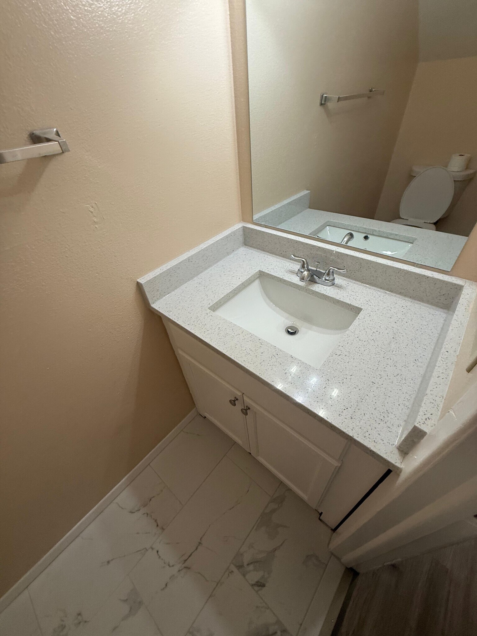 Building Photo - 7015 Waterside Dr