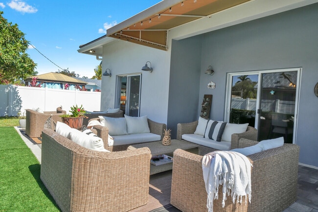 Building Photo - 875 SE 13th Ave