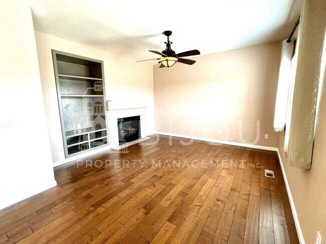 Building Photo - 3739 Range Dr