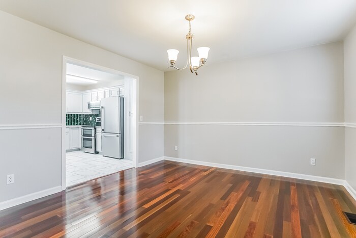 Building Photo - 6333 Willowlawn Dr