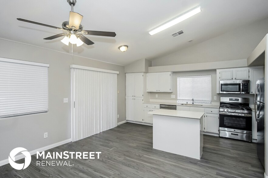 Building Photo - 825 Fuerte Ct