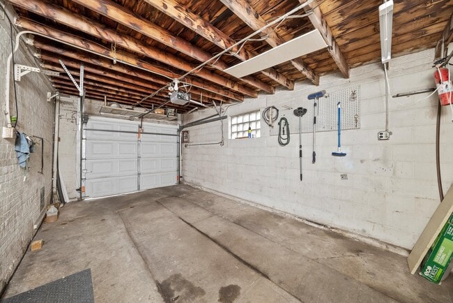 Building Photo - 4223 W 82nd St