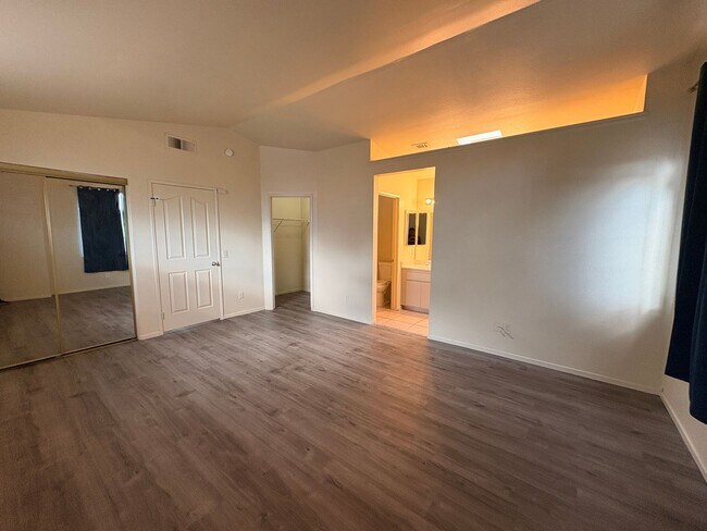 Building Photo - 4 Bed, 2.5 Bath in Rialto!