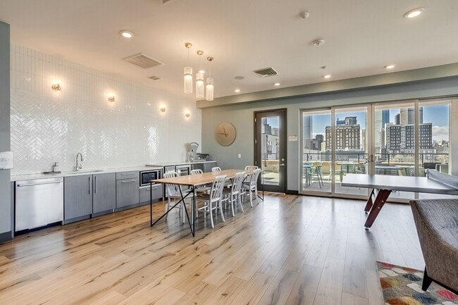 Building Photo - 2426 Welton St