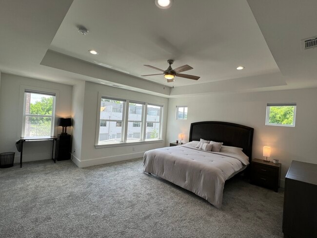 Building Photo - 1072 Zophi St