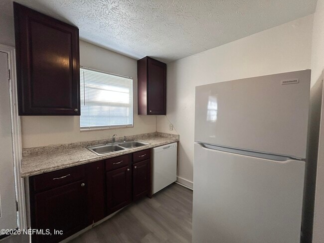 Building Photo - 10610 Lone Star Rd