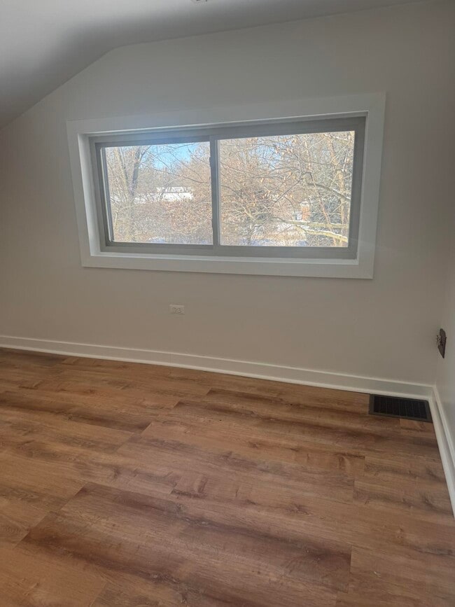 Building Photo - 3079 Pittsview Dr