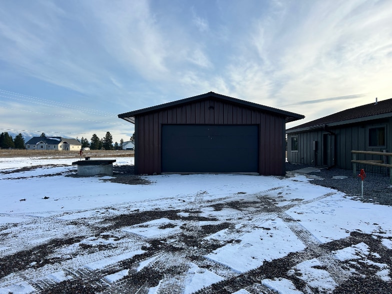 Building Photo - 240 Cayuse Ln