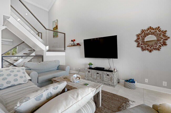 Building Photo - 2706 Fairway Dr N