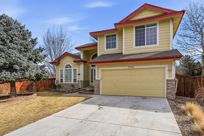 Building Photo - Incredible 4 Bed 4 Bath in Stonegate!
