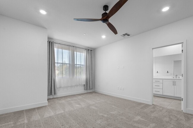 Building Photo - Modern 3 Bedroom 2 Bath Downtown Livermore