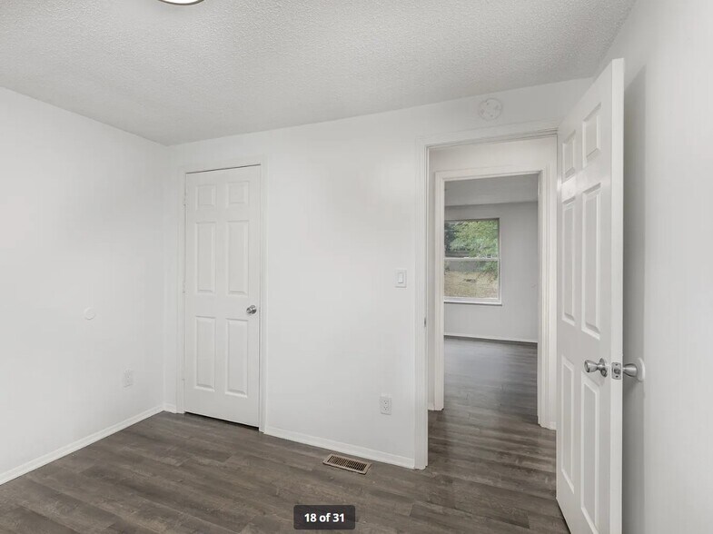 bed 2 open - 8435 Othello Pl