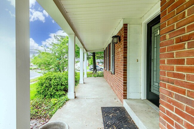 Building Photo - Lindbergh School District Near Mercy St. Anthonys Hospital – Prime Location!