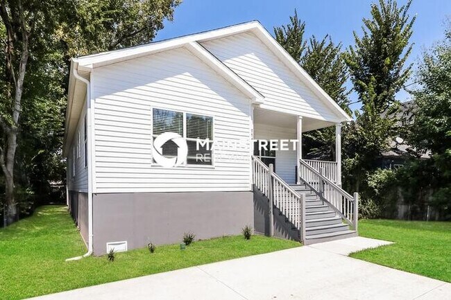 Building Photo - 4 Bedroom Pet-Friendly Home in Houston, TX with Main Street Renewal