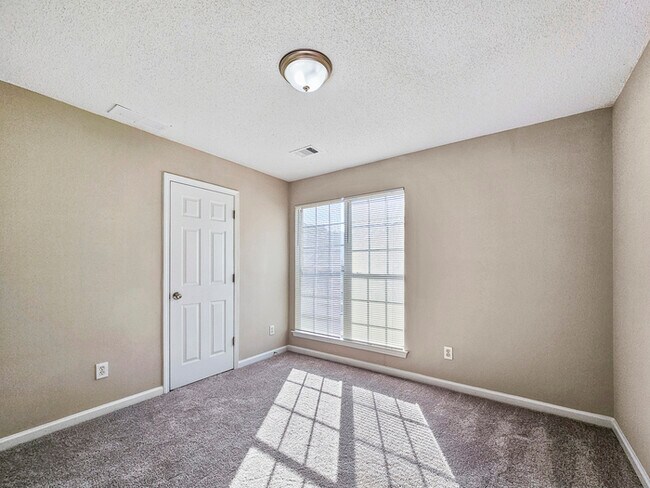 Building Photo - 3335 Waggoner Ln