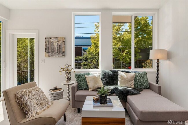 Building Photo - 1112 13th Ave