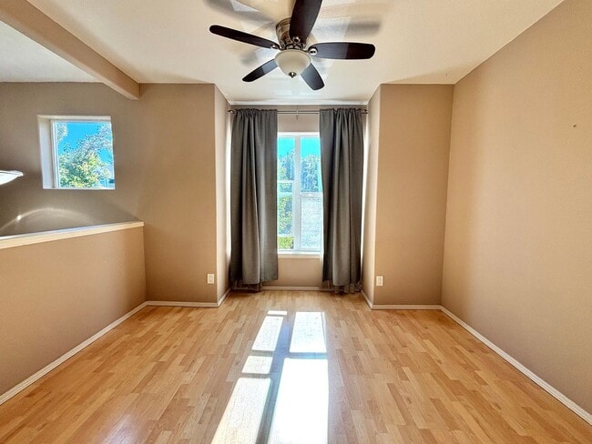 Building Photo - Update 3 Bedroom Home in Beaverton!
