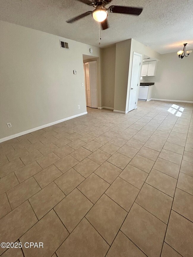 Building Photo - 3914 E 11th St