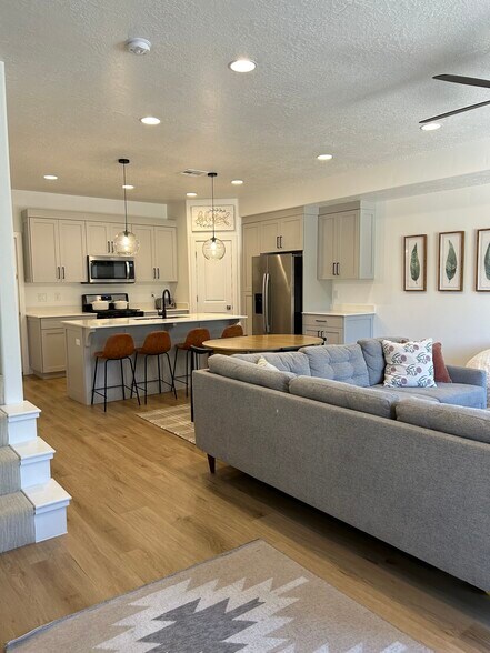 Building Photo - 832 S American Beech Ln