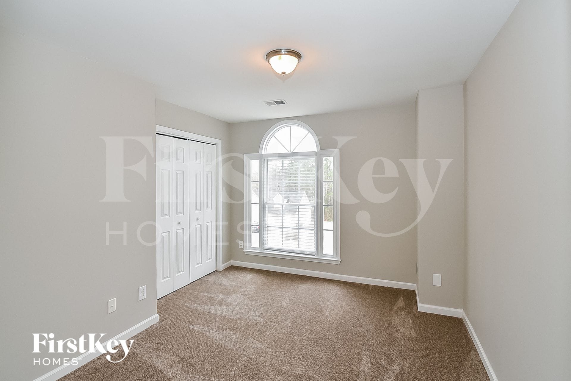 Building Photo - 4595 Kinsdale Dr