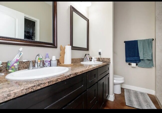 Master Bath double vanity - 7237 Lake Tranquility Dr
