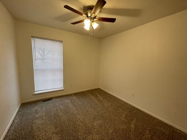 Building Photo - 3 bedroom home for rent in Edmond near W 15th Street and Santa Fe!  2 baths, 2 car garage + fence...