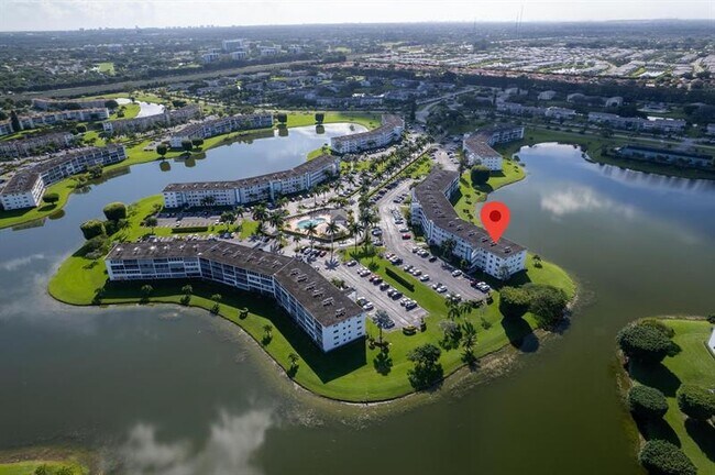 Building Photo - 1056 Exeter