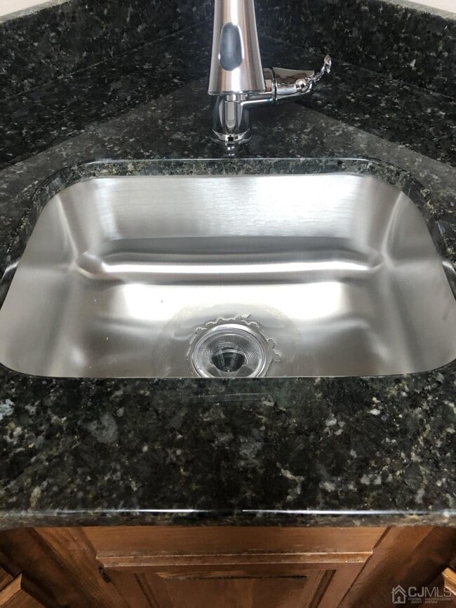 Building Photo - 1019 Ravens Crest Dr