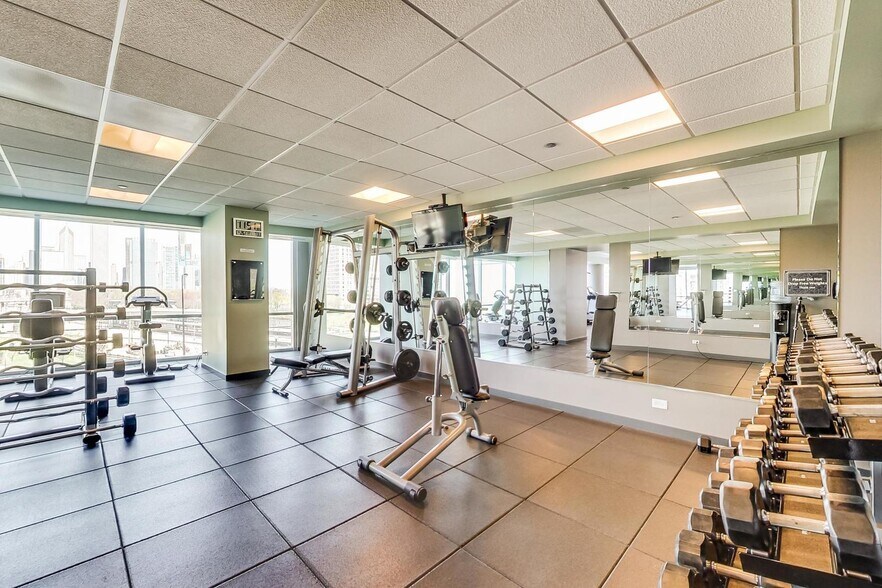 Building Photo - 1201 S Prairie Ave