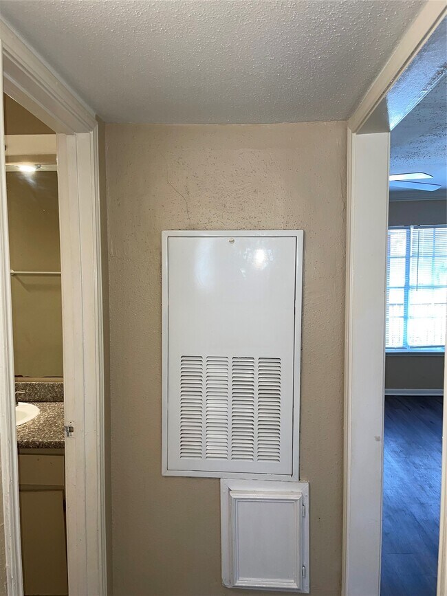 Building Photo - 4710 Airport Blvd