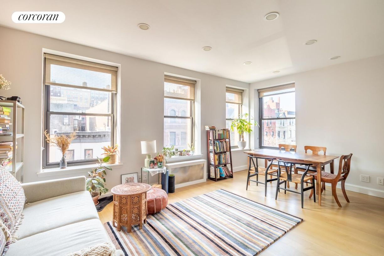 Building Photo - 101 W 81st St