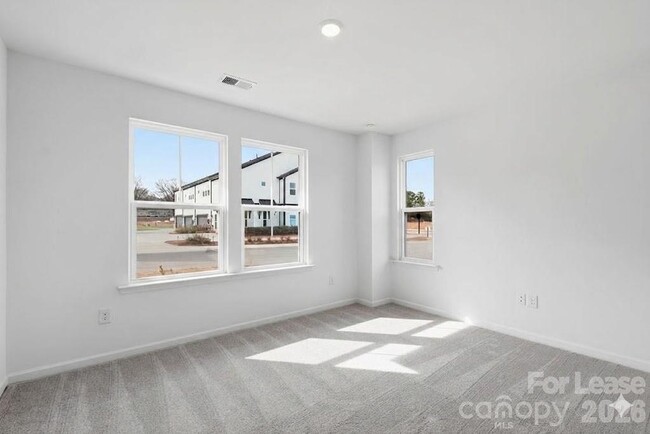 Building Photo - 411 Silver Star Blvd