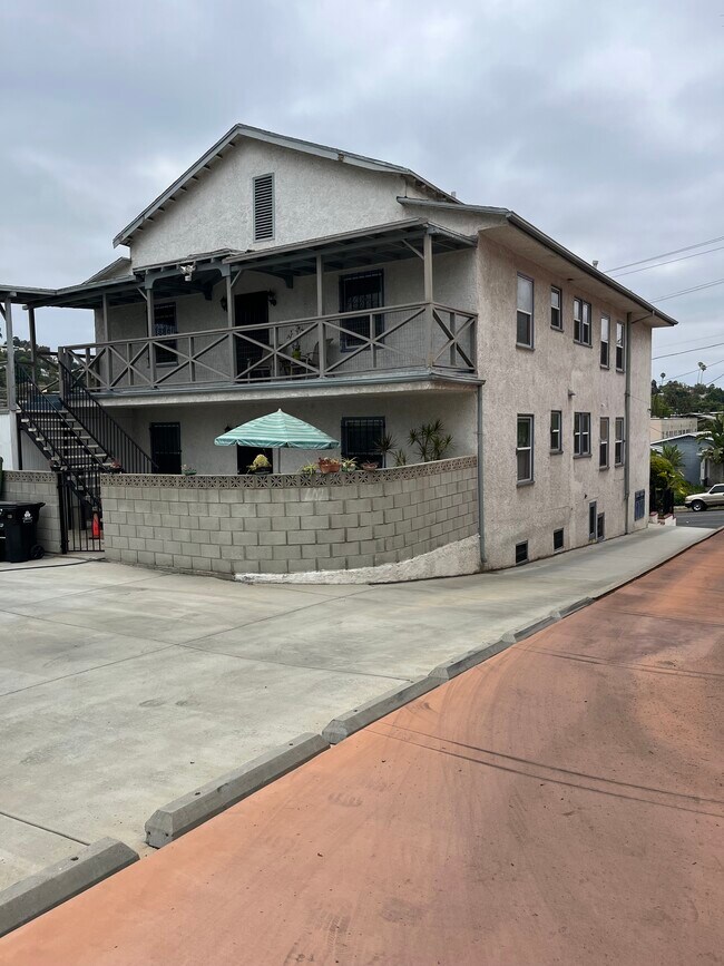 Building Photo - 1437 Lucile Ave