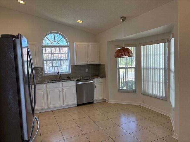 Building Photo - Spacious 4-Bedroom Pool Home in Indian Creek – Kissimmee, FL