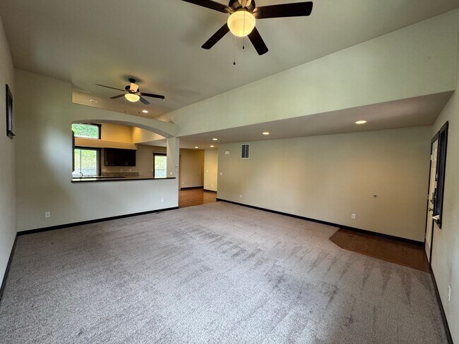 Building Photo - Gorgeous Mount Vernon Home 3 bedroom 2.5 Bathroom