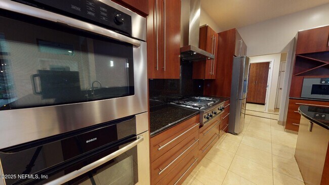 Building Photo - 7911 Vineyard Lake Rd N