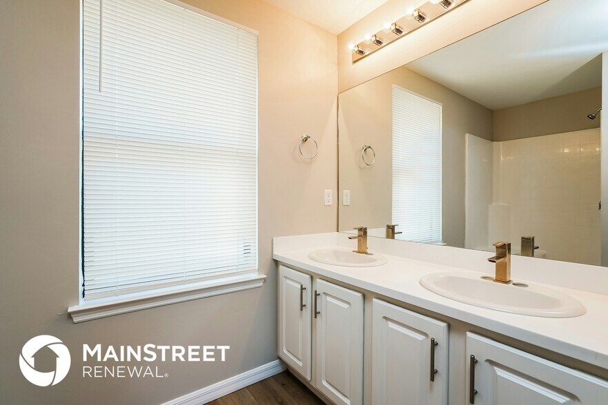 Building Photo - 3800 34th St SW