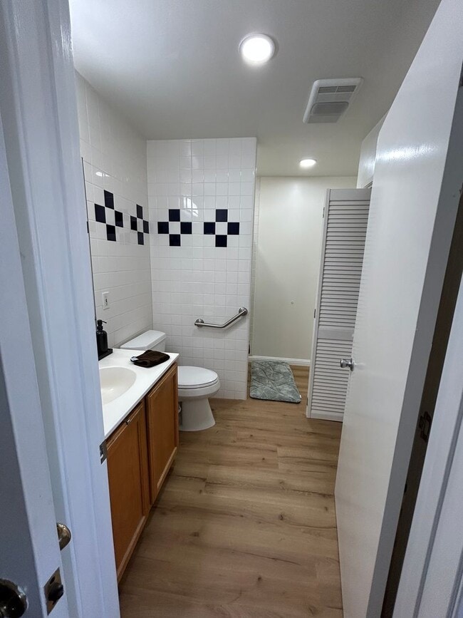 Building Photo - Beautiful 3 Bedroom 2 Bath !!