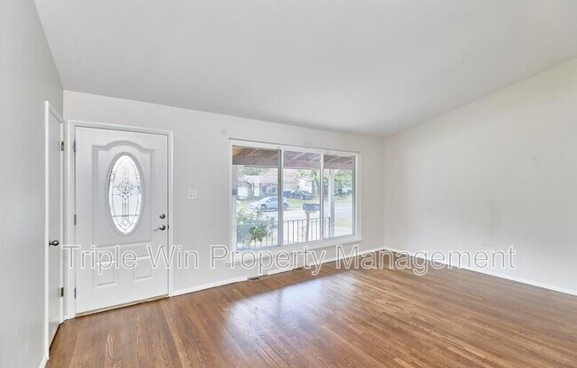 Building Photo - 803 Holiday Ave